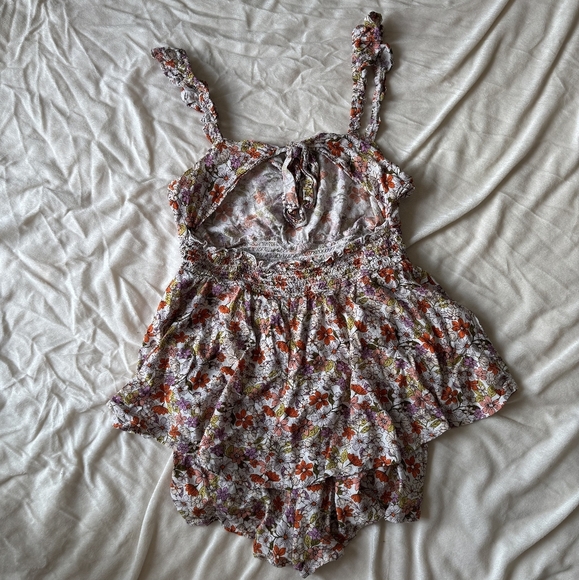 Flowy Floral Romper - Picture 6 of 8